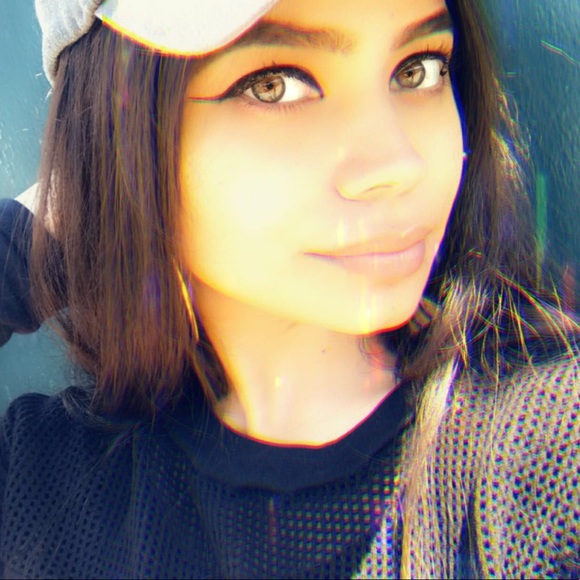 Meet your Posher, Melissa - Picture 1 of 2